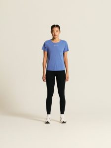 1915291-3170_Core20Essence20SS20Tee20220W_closeup1
