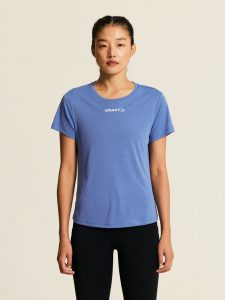1915291-3170_Core20Essence20SS20Tee20220W_closeup2