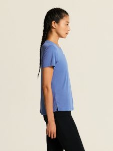 1915291-3170_Core20Essence20SS20Tee20220W_closeup3