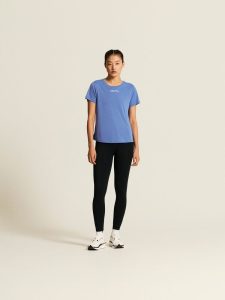 1915291-3170_Core20Essence20SS20Tee20220W_closeup6