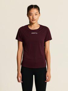 1915291-4820_Core20Essence20SS20Tee20220W_closeup2