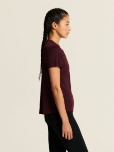1915291-4820_Core20Essence20SS20Tee20220W_closeup3