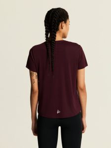 1915291-4820_Core20Essence20SS20Tee20220W_closeup4