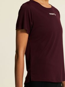 1915291-4820_Core20Essence20SS20Tee20220W_closeup5