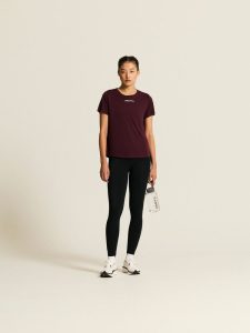 1915291-4820_Core20Essence20SS20Tee20220W_closeup6