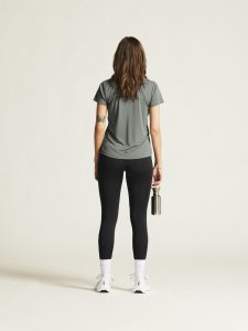 1915291-647000_Core20Essence20SS20Tee20220W_closeup3