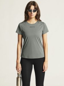 1915291-647000_Core20Essence20SS20Tee20220W_closeup4