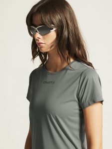 1915291-647000_Core20Essence20SS20Tee20220W_closeup5