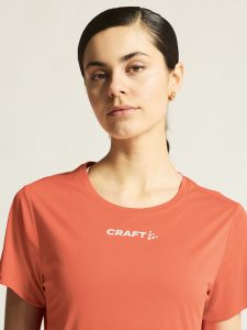 1915291-7370_Core20Essence20SS20Tee20220W_closeup5