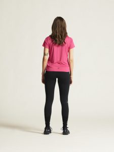 1915291-738000_Core20Essence20SS20Tee20220W_closeup3
