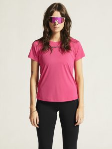 1915291-738000_Core20Essence20SS20Tee20220W_closeup4