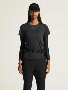 1915291-999000_Core20Essence20SS20Tee20220W_closeup4