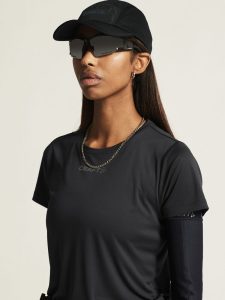 1915291-999000_Core20Essence20SS20Tee20220W_closeup5