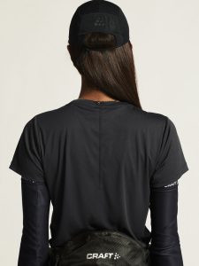 1915291-999000_Core20Essence20SS20Tee20220W_closeup6