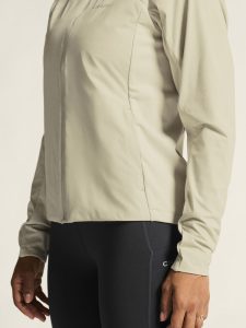 1915292-214000_ADV20Essence20Warm20Jkt20220W_closeup6