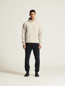 1915327-214000_Community20220Hoodie20M_closeup1