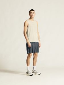 1915398-2140_PRO20Trail20Singlet20220M_closeup1