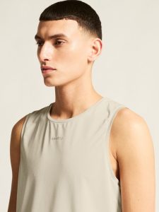 1915398-2140_PRO20Trail20Singlet20220M_closeup5