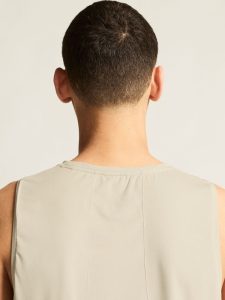 1915398-2140_PRO20Trail20Singlet20220M_closeup6