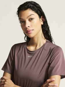 1915402-7880_PRO20Trail20SS20Tee20220W_closeup5