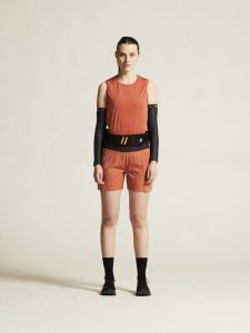 1915403-458000_PRO20Trail20Singlet20220W_closeup1