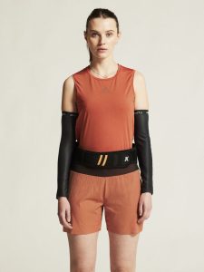1915403-458000_PRO20Trail20Singlet20220W_closeup4