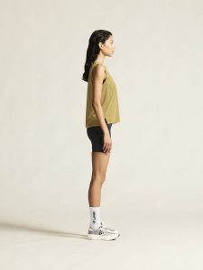 1915403-6540_PRO20Trail20Singlet20220W_closeup2