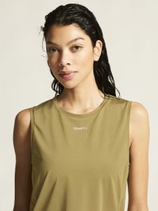 1915403-6540_PRO20Trail20Singlet20220W_closeup5