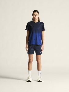 1915639-390346_Evolve20220Structured20Graphic20Jersey20W_closeup1