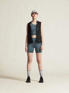 1915889-999000_PRO20Hydro20Lightweight20Vest20W_closeup1