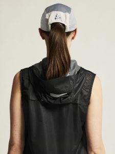 1915889-999000_PRO20Hydro20Lightweight20Vest20W_closeup7