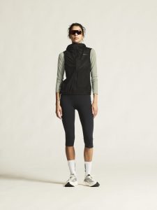 1915889-9999_PRO20Hydro20Lightweight20Vest20W_closeup1