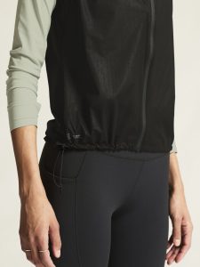 1915889-9999_PRO20Hydro20Lightweight20Vest20W_closeup6