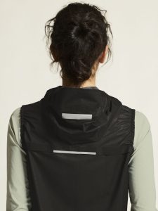 1915889-9999_PRO20Hydro20Lightweight20Vest20W_closeup7