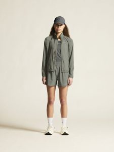 1915941-647000_Core20Essence20Wind20Jacket20W_closeup1