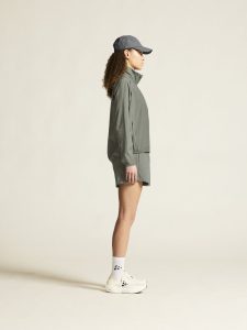1915941-647000_Core20Essence20Wind20Jacket20W_closeup2