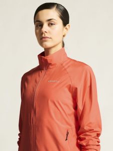 1915941-7370_Core20Essence20Wind20Jacket20W_closeup5