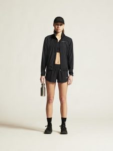1915941-999000_Core20Essence20Wind20Jacket20W_closeup1