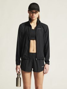 1915941-999000_Core20Essence20Wind20Jacket20W_closeup4