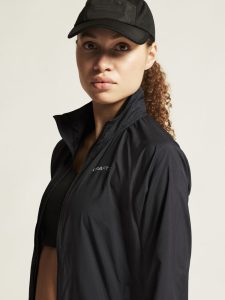 1915941-999000_Core20Essence20Wind20Jacket20W_closeup5