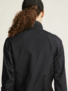 1915941-999000_Core20Essence20Wind20Jacket20W_closeup7