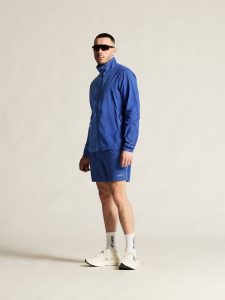 1915942-3310_CORE20Essence20Wind20Jacket20M_closeup1
