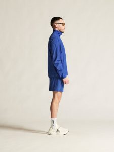 1915942-3310_CORE20Essence20Wind20Jacket20M_closeup2