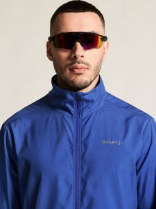 1915942-3310_CORE20Essence20Wind20Jacket20M_closeup5