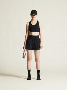 1915943-999000_CORE20Essence20Shorts20W_closeup1