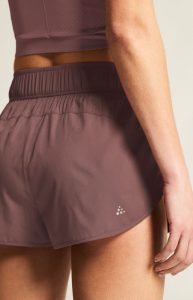 1915944-7880_ADV20Essence20220shorts20220W_closeup6