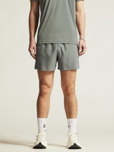 1915948-647000_CORE20Essence20Shorts20220M_closeup4