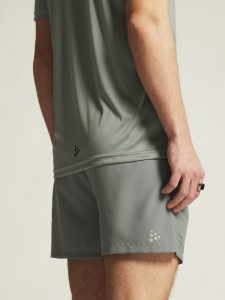 1915948-647000_CORE20Essence20Shorts20220M_closeup6