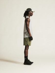 1915951-664000_ADV20Essence20Shorts20M_closeup2