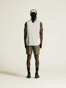 1915951-664000_ADV20Essence20Shorts20M_closeup3